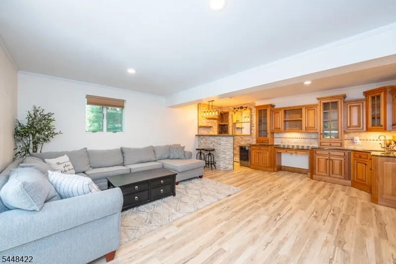 38 Oneida Ave Hopatcong, NJ 07843