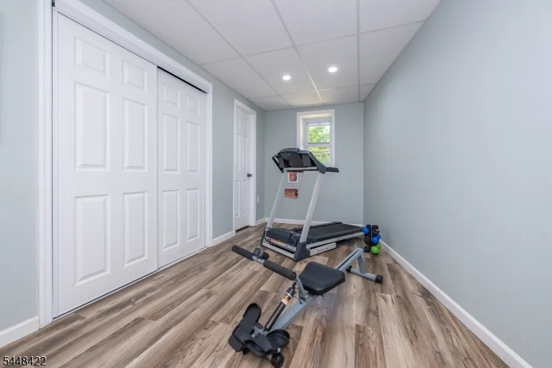 38 Oneida Ave Hopatcong, NJ 07843