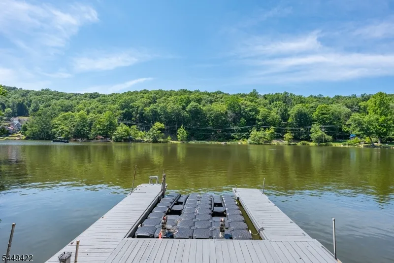 38 Oneida Ave Hopatcong, NJ 07843
