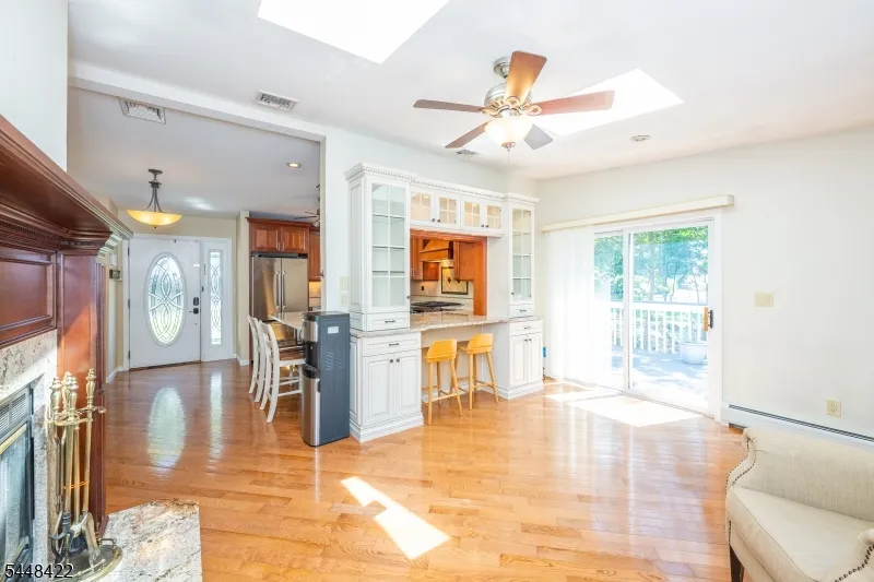 38 Oneida Ave Hopatcong, NJ 07843