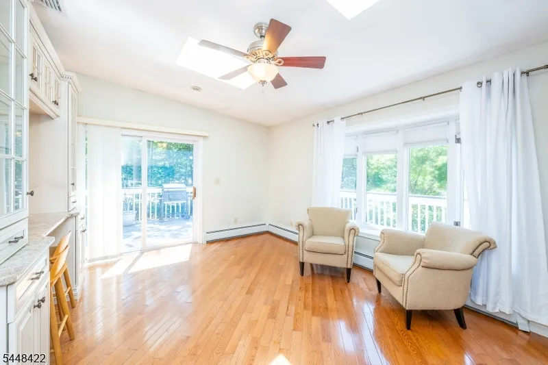38 Oneida Ave Hopatcong, NJ 07843