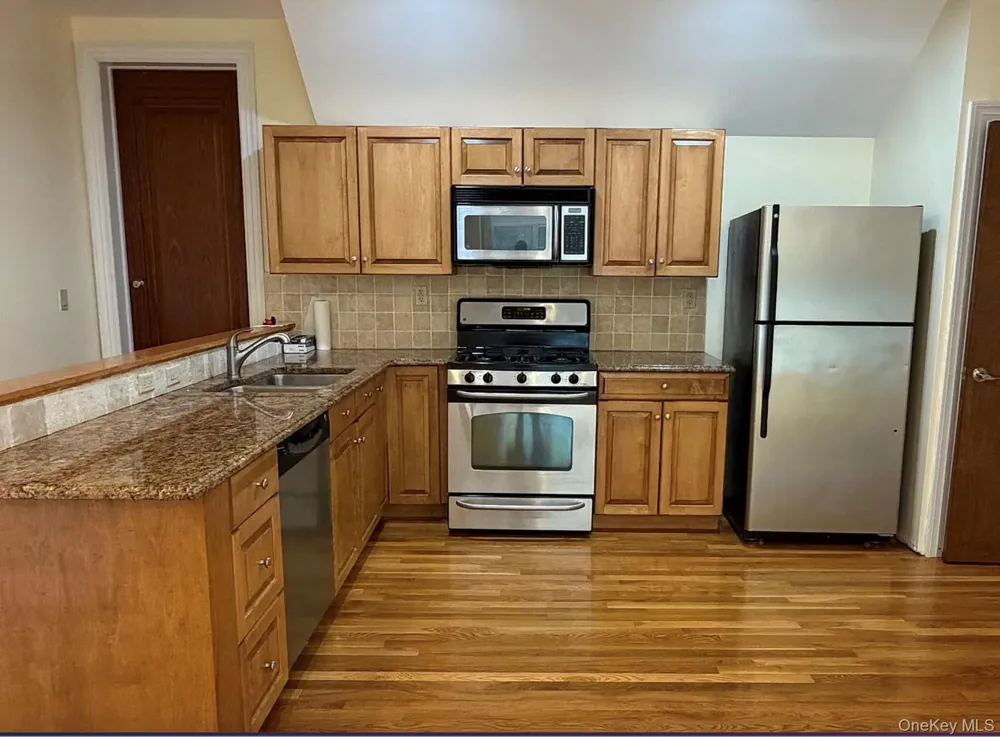 5 Candlewood Court Thornwood, NY 10594