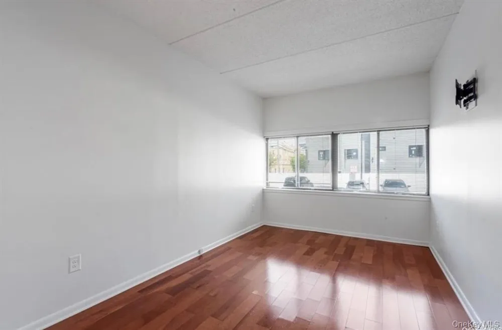 142 Main Street #1D Mineola, NY 11501