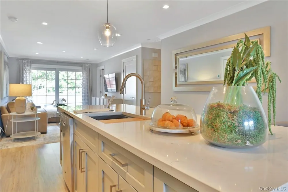 470 Main Street #11 Armonk, NY 10504