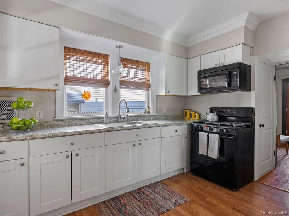 21 Manor Place Kingston, NY 12401