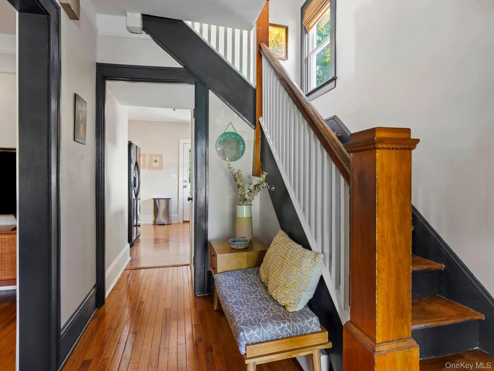 21 Manor Place Kingston, NY 12401