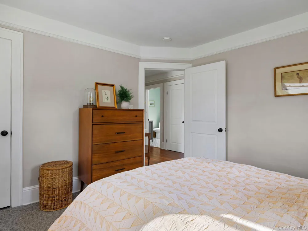 21 Manor Place Kingston, NY 12401