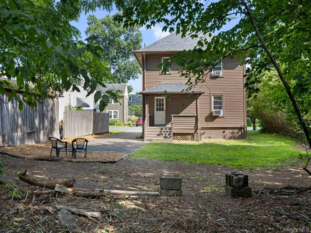 21 Manor Place Kingston, NY 12401