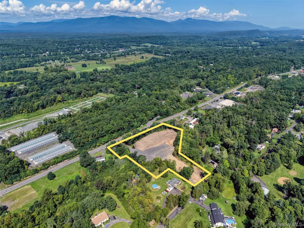 2286 Route 9W Saugerties, NY 12477