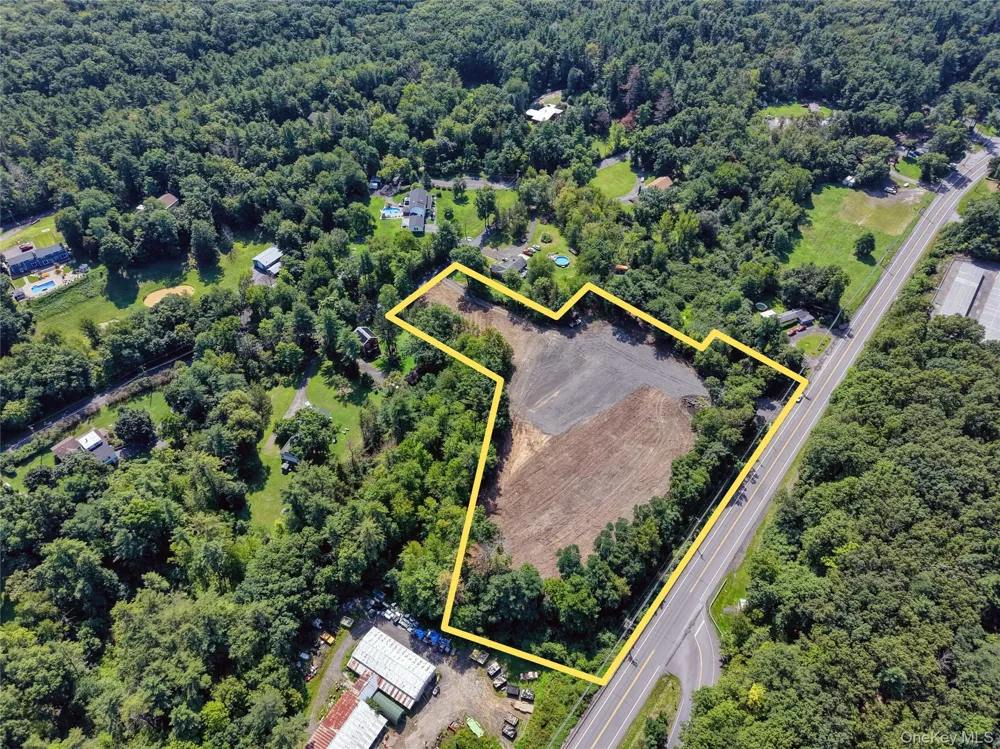 2286 Route 9W Saugerties, NY 12477