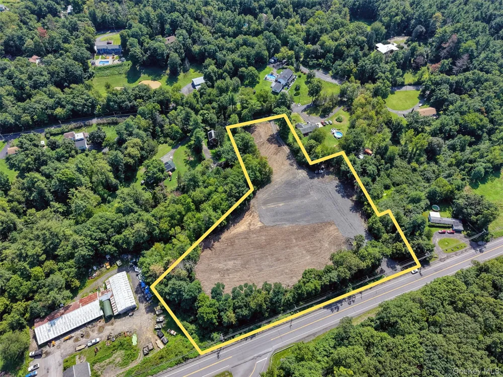 2286 Route 9W Saugerties, NY 12477
