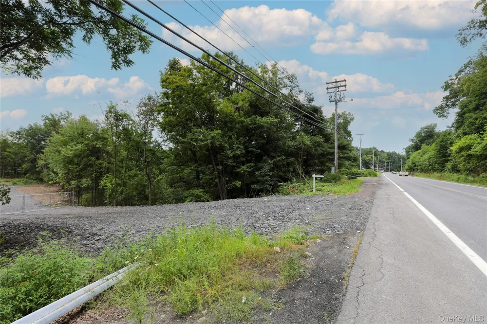 2286 Route 9W Saugerties, NY 12477