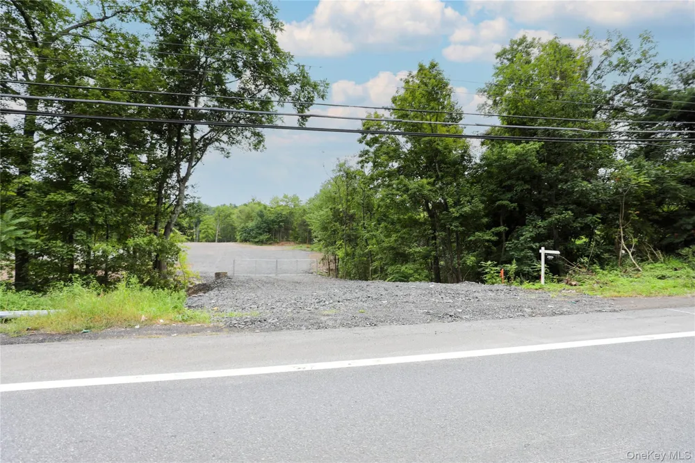 2286 Route 9W Saugerties, NY 12477