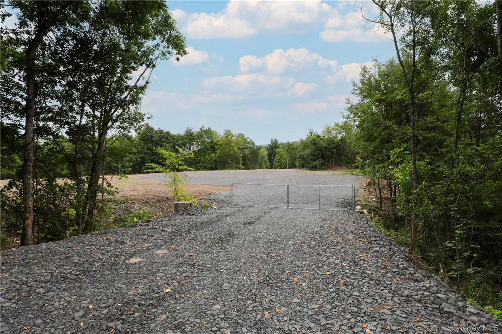 2286 Route 9W Saugerties, NY 12477