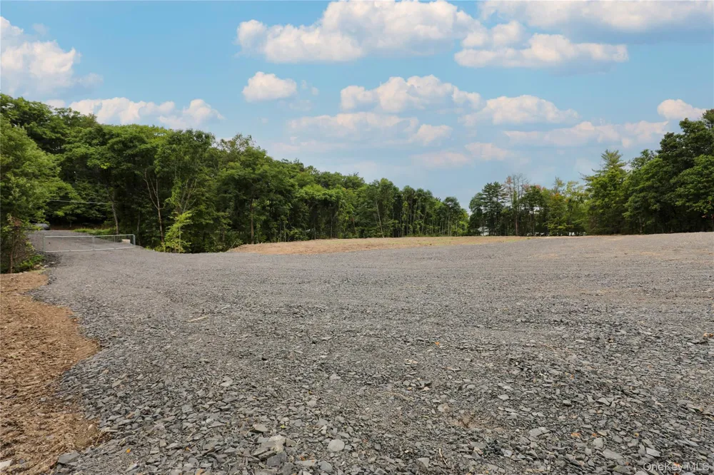 2286 Route 9W Saugerties, NY 12477