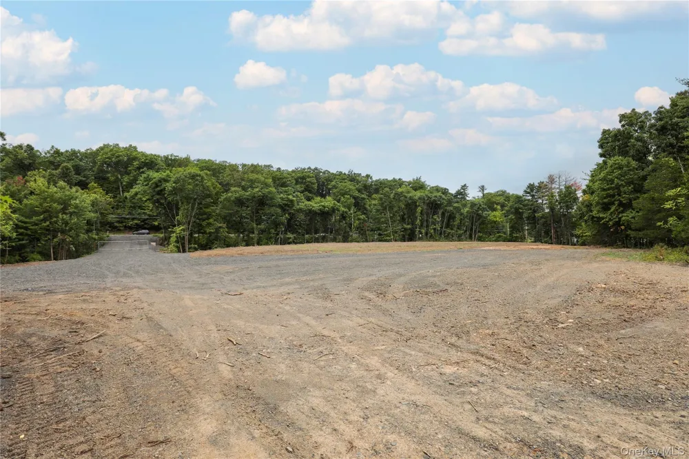 2286 Route 9W Saugerties, NY 12477