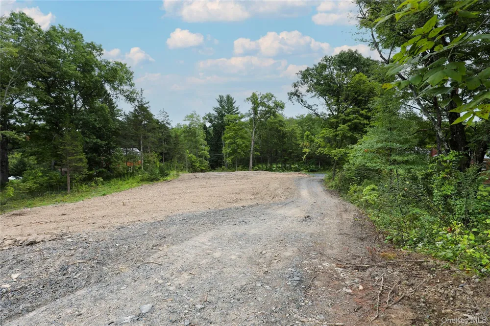 2286 Route 9W Saugerties, NY 12477