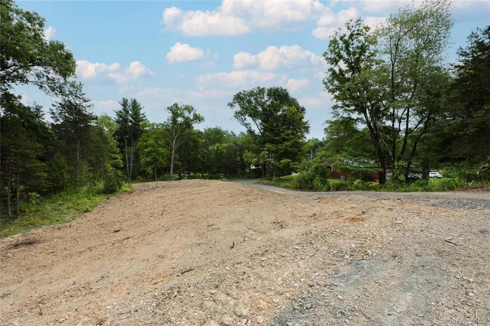 2286 Route 9W Saugerties, NY 12477