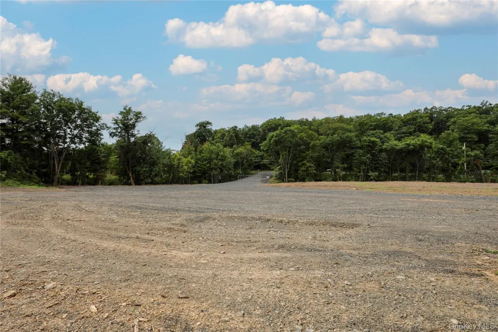 2286 Route 9W Saugerties, NY 12477