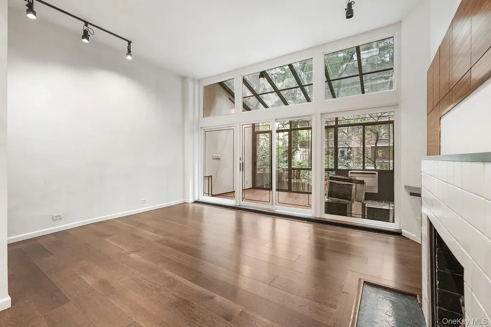 322 E 50th St New York (Manhattan), NY 10022