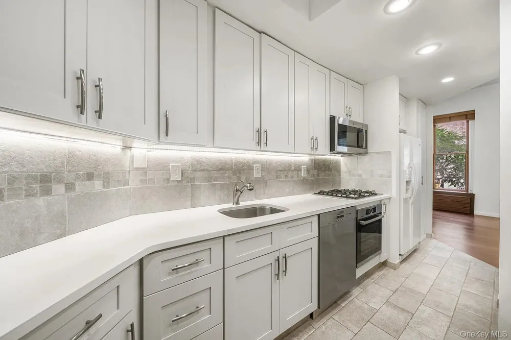 322 E 50th St New York (Manhattan), NY 10022