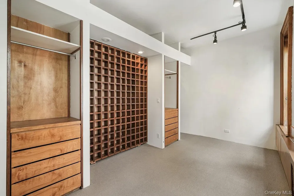 322 E 50th St New York (Manhattan), NY 10022