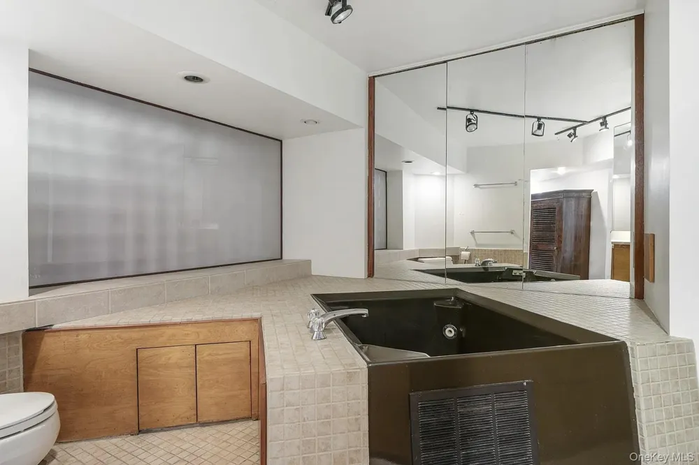 322 E 50th St New York (Manhattan), NY 10022