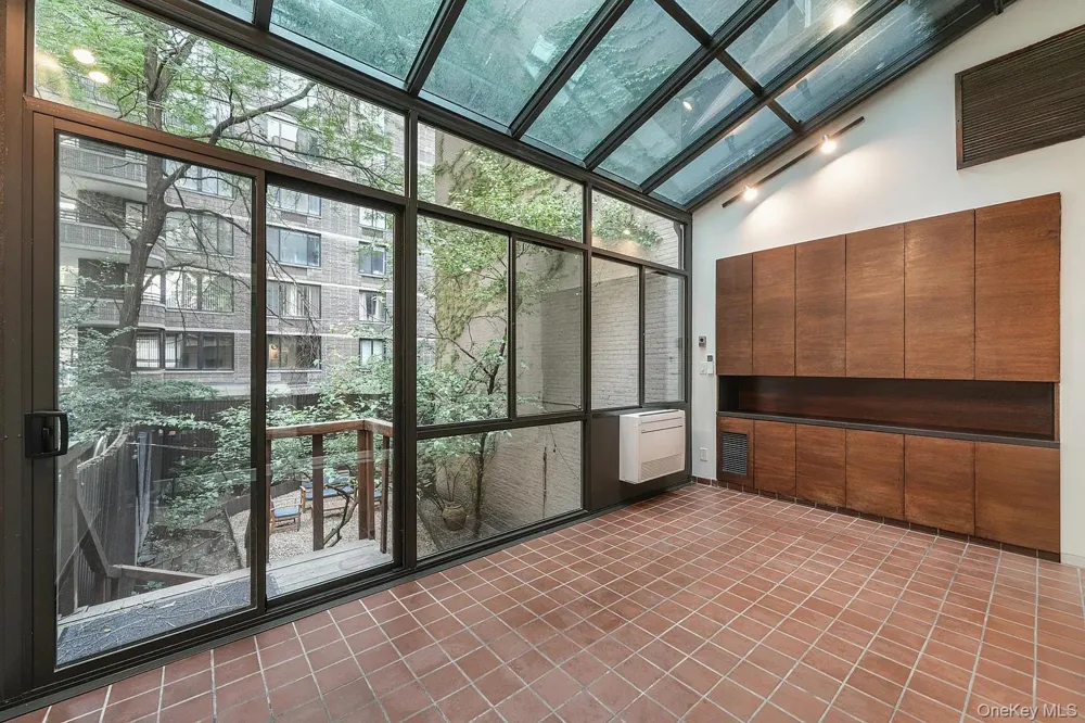 322 E 50th St New York (Manhattan), NY 10022