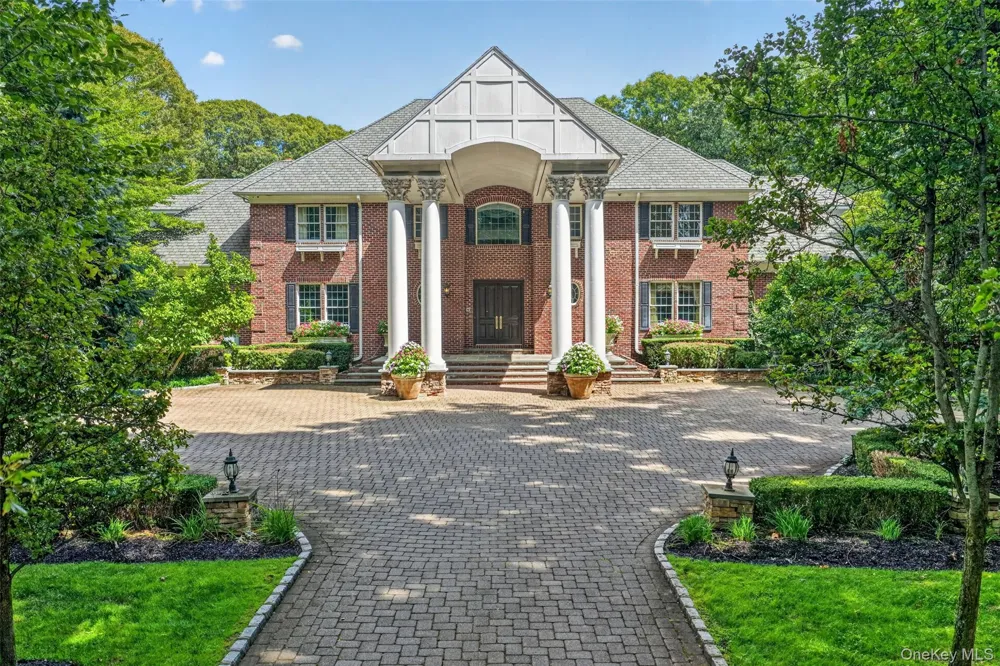 11 Danton Lane Locust Valley, NY 11560