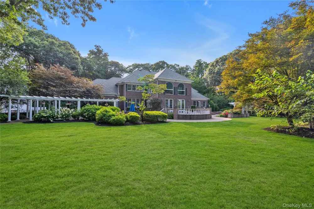 11 Danton Lane Locust Valley, NY 11560