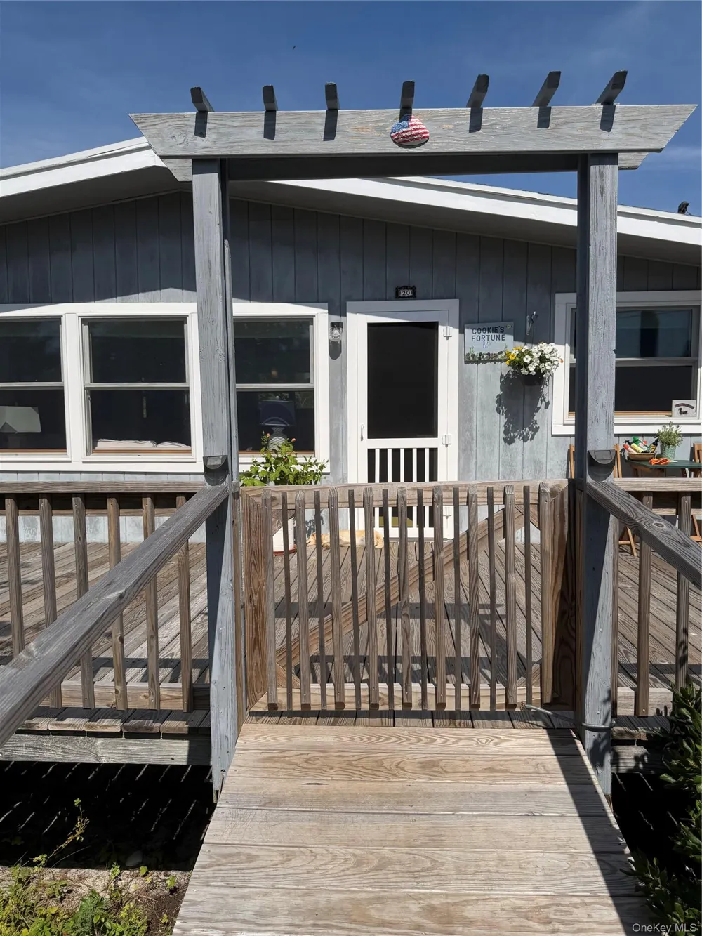 20 Spindrift Walk Davis Park, NY 11772