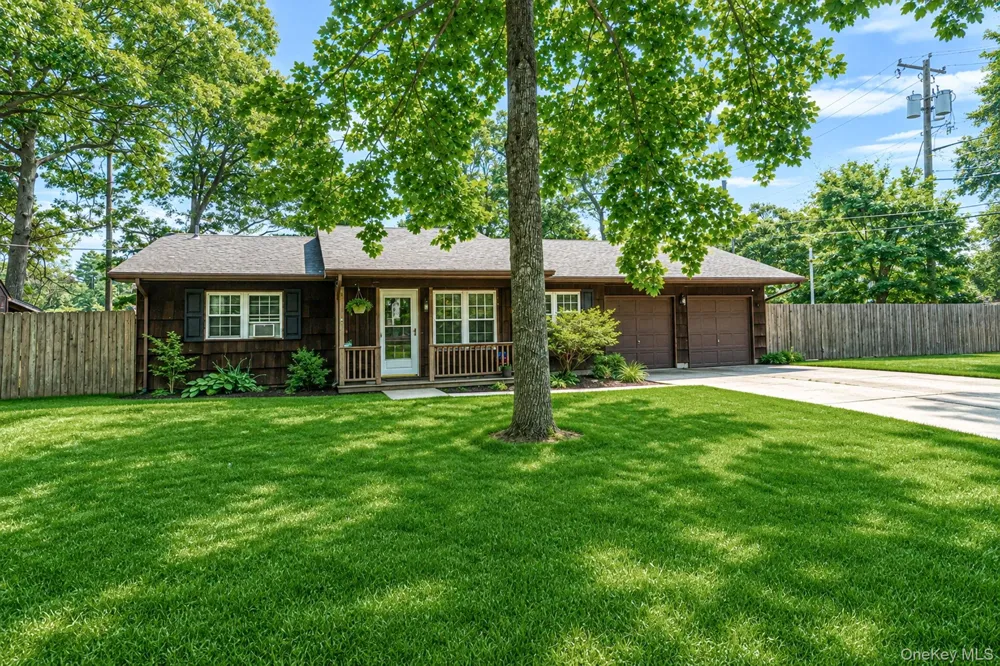 21 Windus Drive Shirley, NY 11967