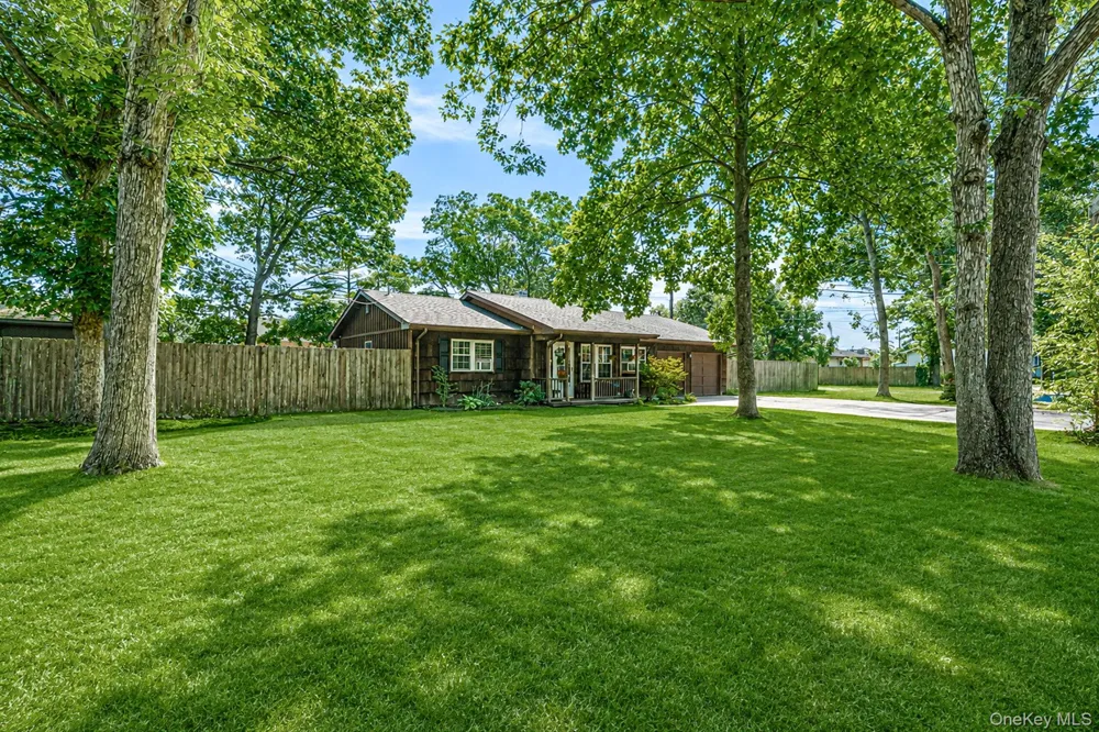 21 Windus Drive Shirley, NY 11967
