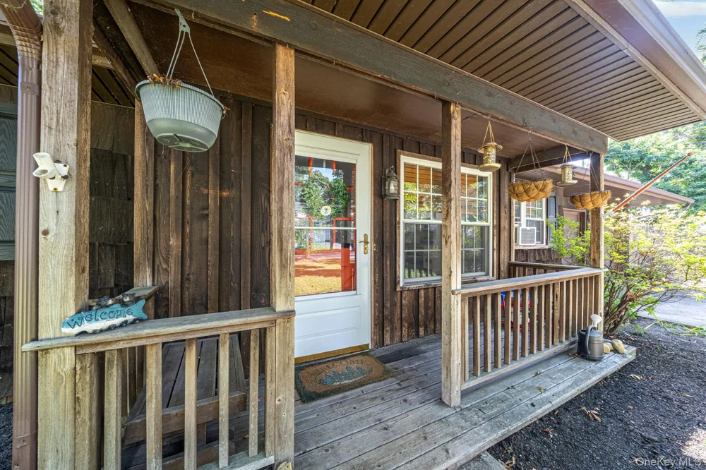 21 Windus Drive Shirley, NY 11967