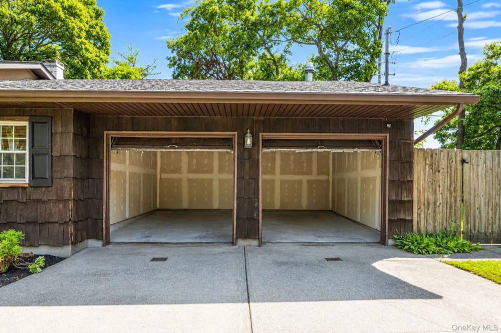 21 Windus Drive Shirley, NY 11967