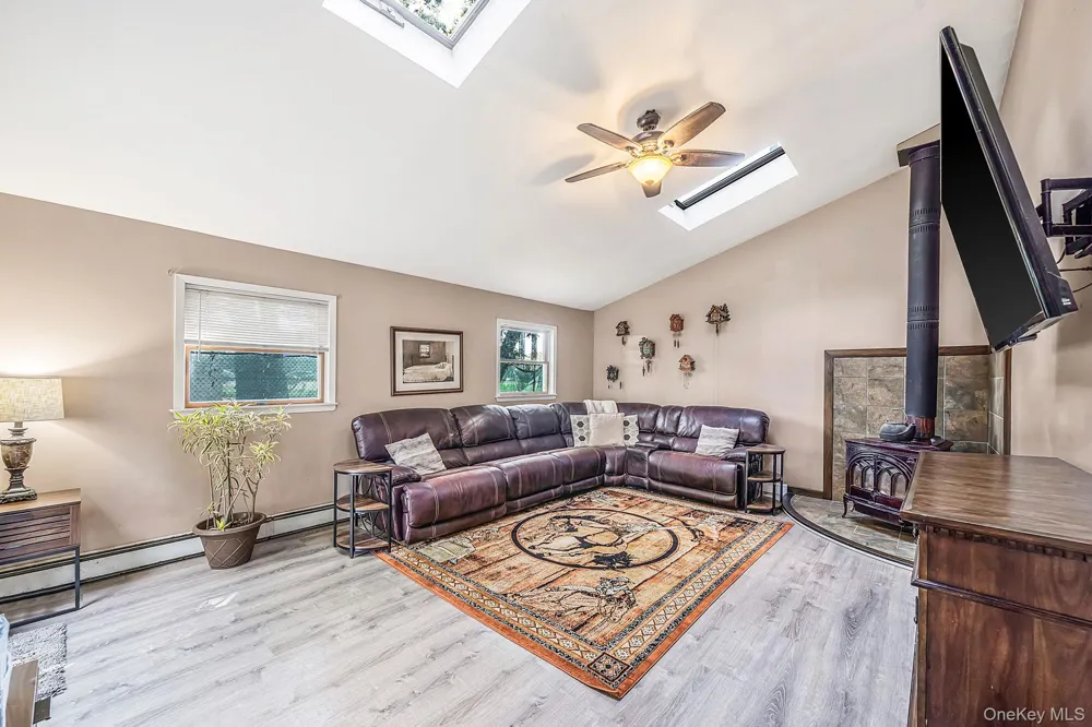21 Windus Drive Shirley, NY 11967