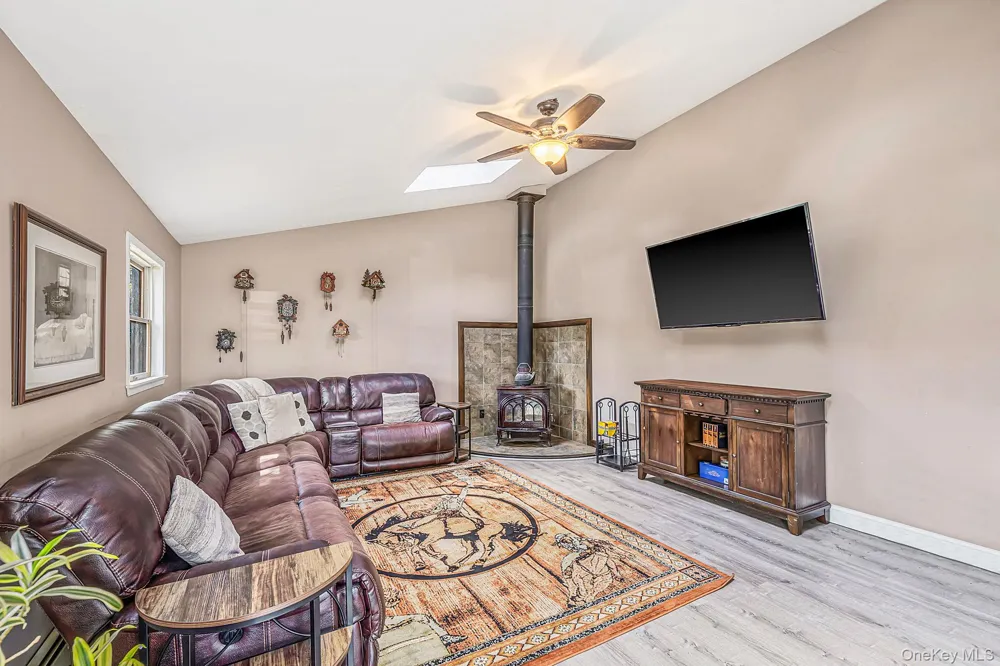 21 Windus Drive Shirley, NY 11967