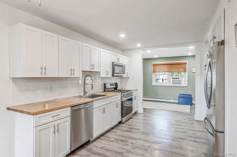 21 Windus Drive Shirley, NY 11967