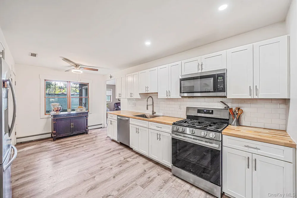 21 Windus Drive Shirley, NY 11967