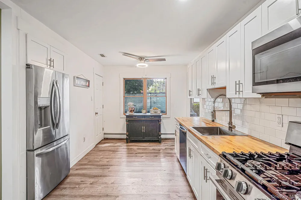 21 Windus Drive Shirley, NY 11967