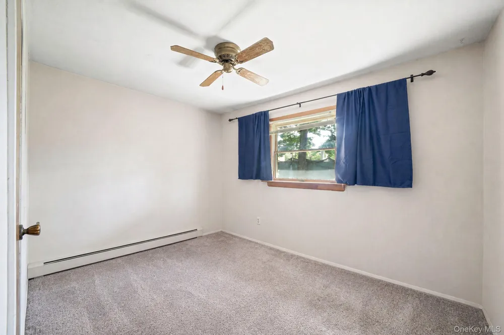 21 Windus Drive Shirley, NY 11967
