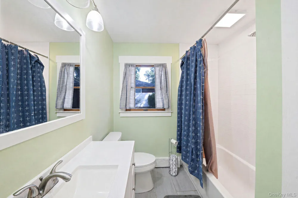 21 Windus Drive Shirley, NY 11967