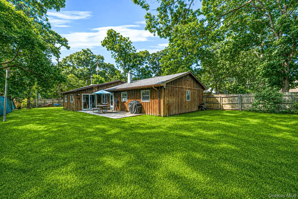 21 Windus Drive Shirley, NY 11967