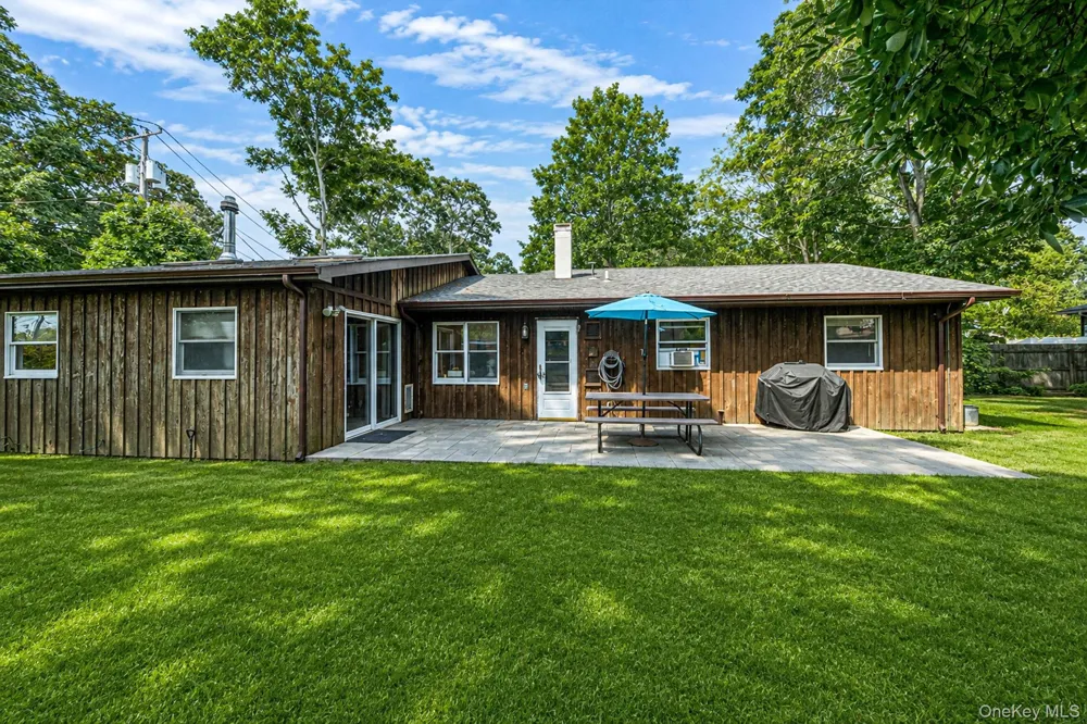 21 Windus Drive Shirley, NY 11967