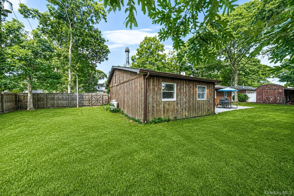 21 Windus Drive Shirley, NY 11967