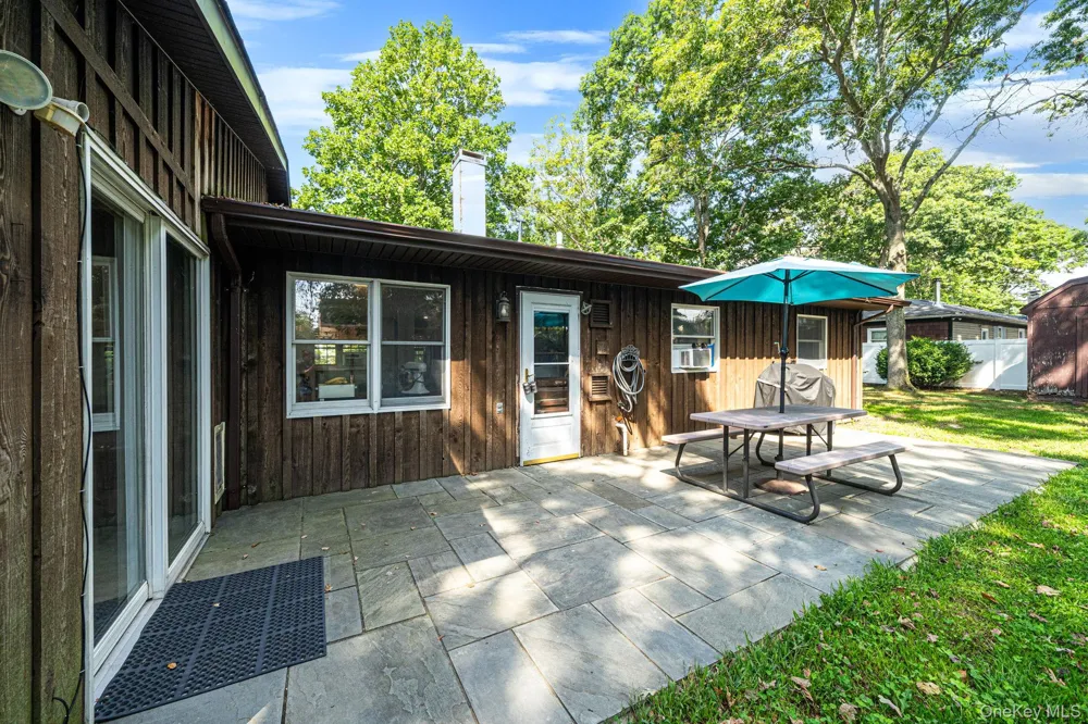 21 Windus Drive Shirley, NY 11967