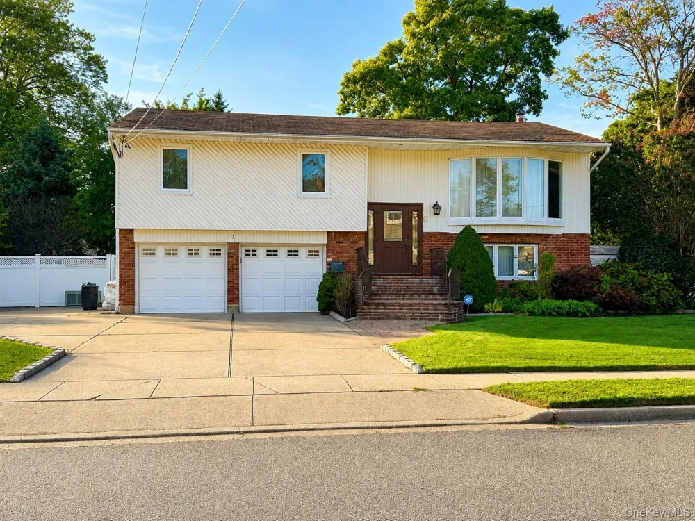 7 Pine Street Plainview, NY 11803