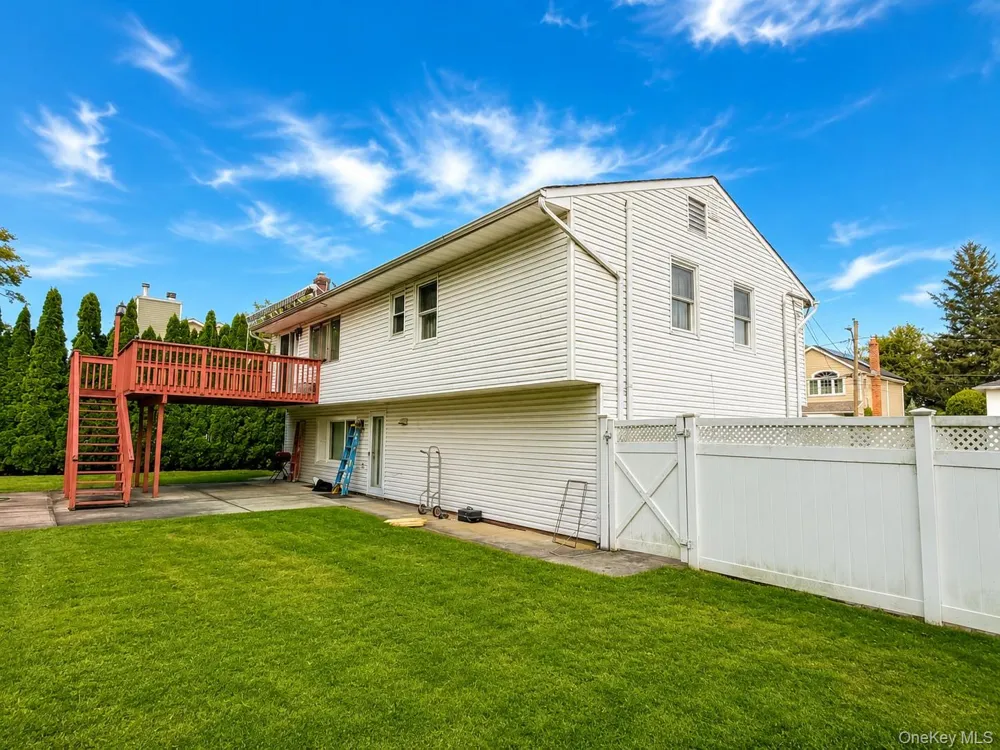 7 Pine Street Plainview, NY 11803