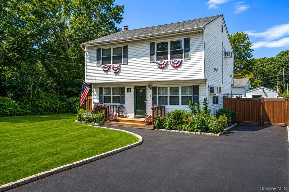 8 Halewood Drive Shirley, NY 11967