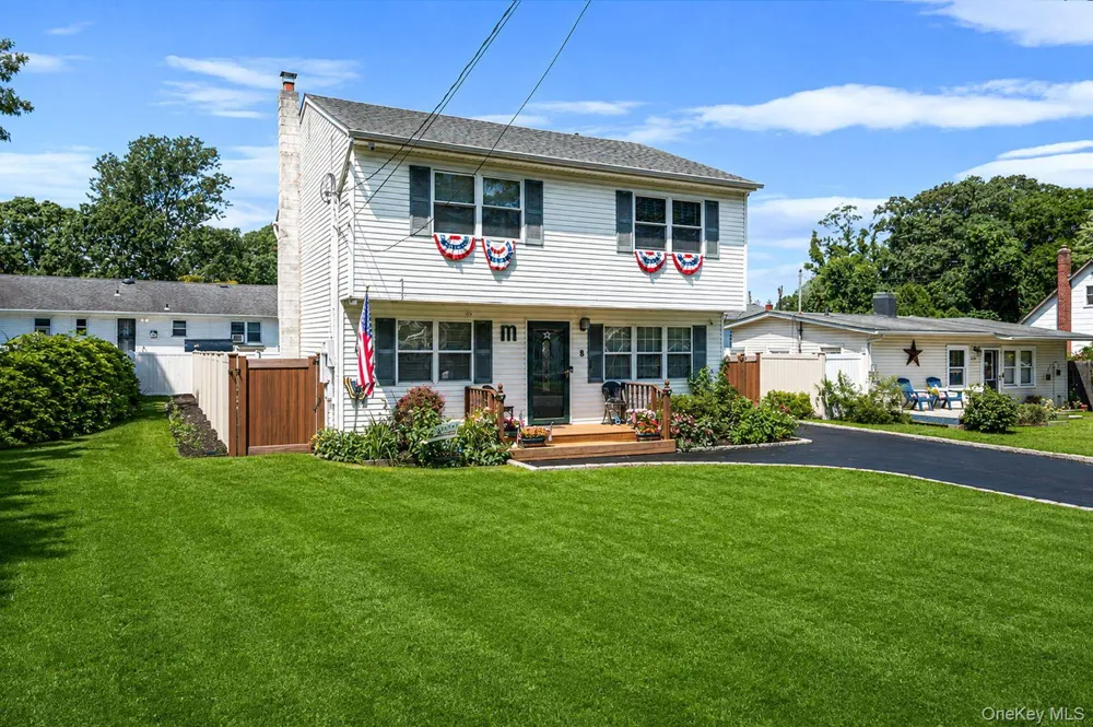 8 Halewood Drive Shirley, NY 11967